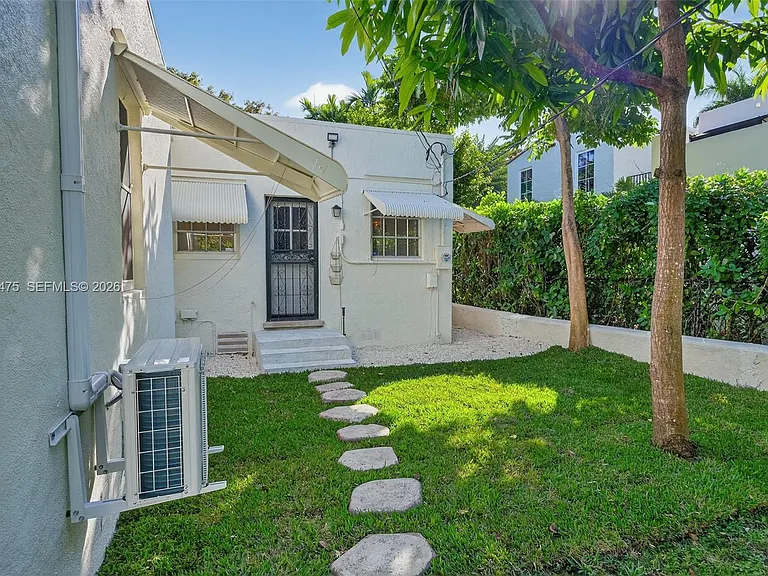 1305 Alhambra Cir — Photo 47