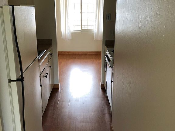 Kitchen & Dining Area