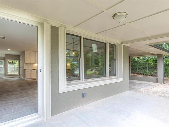4th image of 560 Norton Cir SE