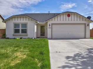 6402 Glacier Peak Dr, Pasco, WA 99301