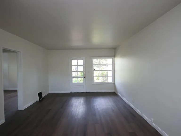 658 N Madison Ave — Photo 21