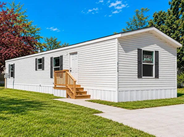 309 Lakeside Dr #40, Delton, MI 49046