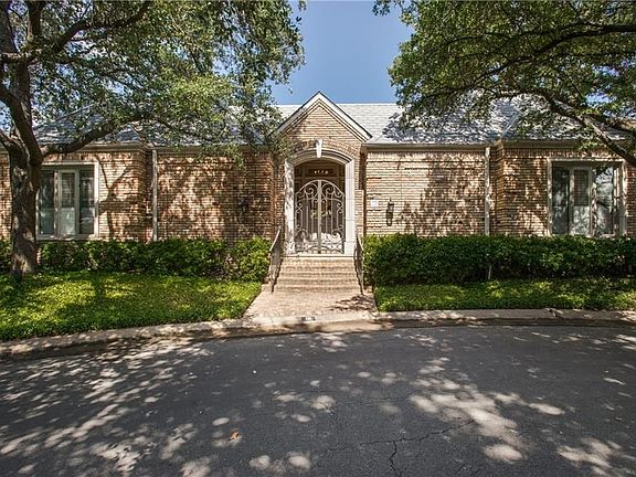 2nd image of 19 Stonecourt Cir