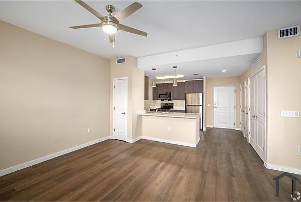 203 N University Dr — Photo 10