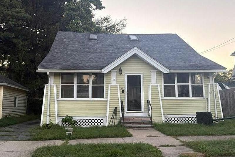 1st image of 93 Sunapee St