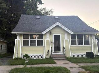 93 Sunapee St, Springfield, MA 01108
