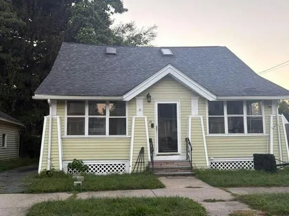 93 Sunapee St, Springfield, MA 01108