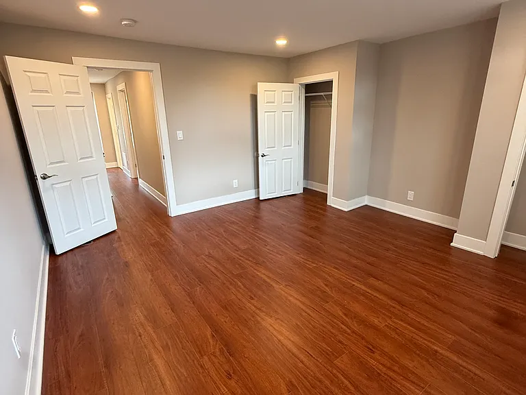 507 E Washington Ln — Photo 31