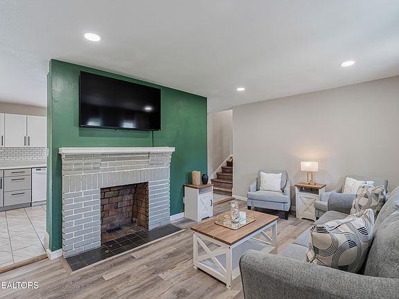 4th image of 1802 Charles Dr