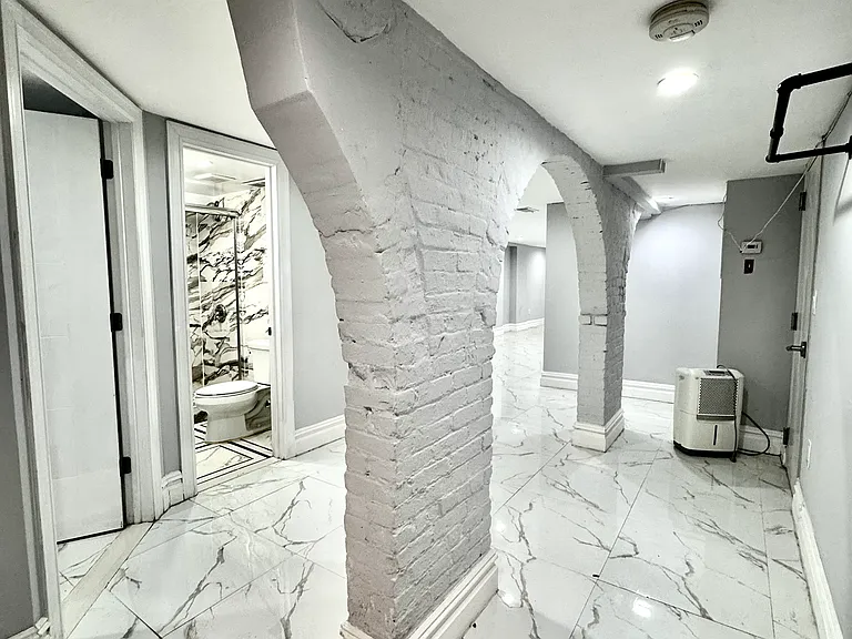 223 Washington Ave #1 — Photo 13