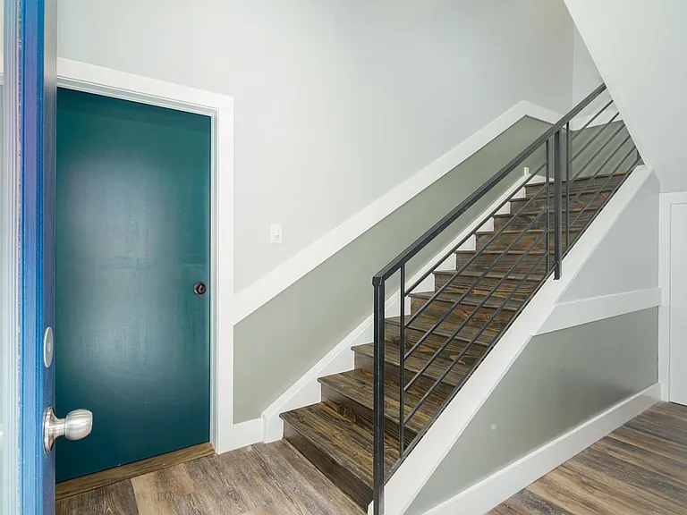 342 W Queen Ln #6 — Photo 15