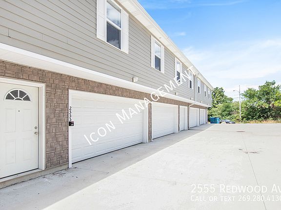 2nd image of 2555 Redwood Ave