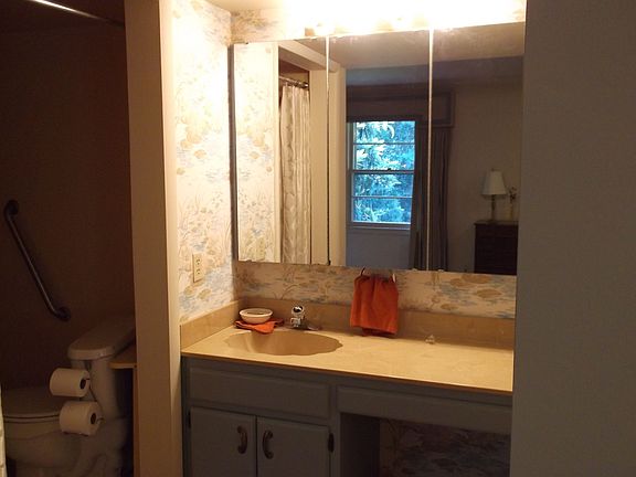 vanity for 11x34' BR