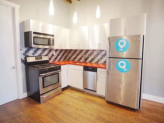 4th image of 22 Weirfield St #2R