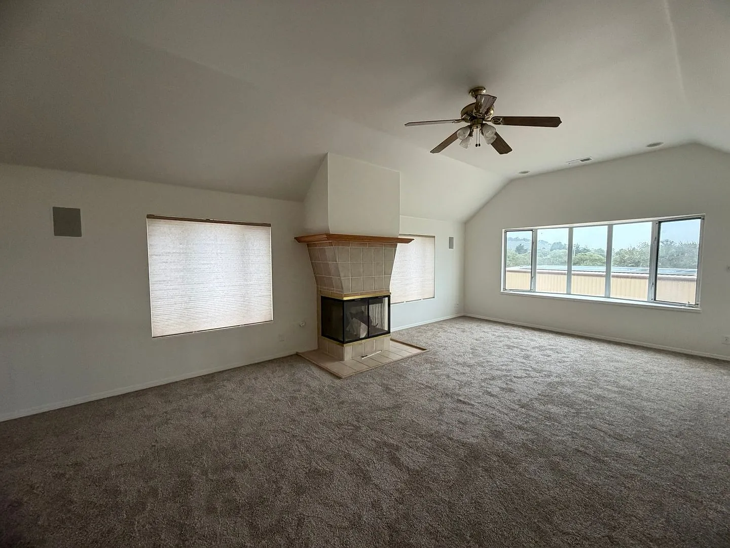 Spacious 4 Bedroom, 3 1/2 Bathroom Country Home on 1.48 Acres - 1524 LOVR — Photo 3