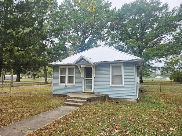 1309 Walnut St, Pleasanton, KS 66075