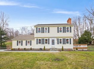 169 Quassapaug Rd, Woodbury, CT 06798