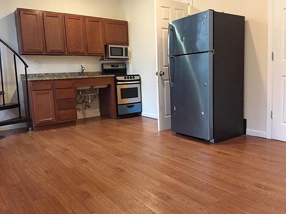 2nd image of 1501 W Allegheny Ave