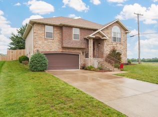 1002 Aaron Ave, Monett, MO 65708