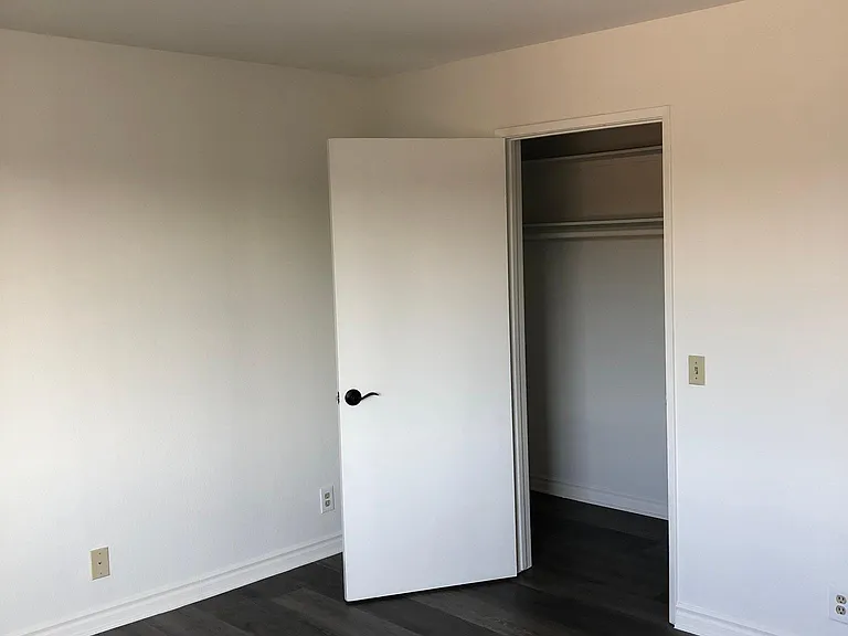 1023 N Wilton Pl — Photo 6