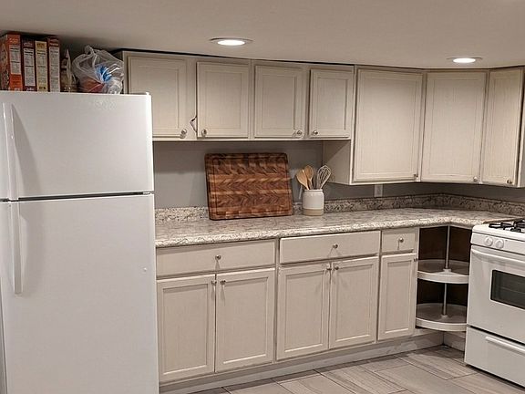 3rd image of 3624 N Nordica Ave #G
