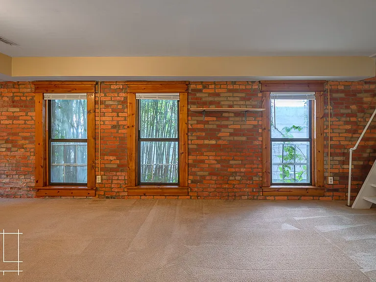 880 Hamlet St. — Photo 2
