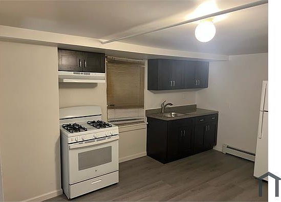 1st image of 22 Orchard St APT 1