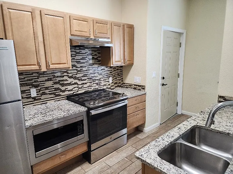 430 W Pikes Peak Ave #103 — Photo 4