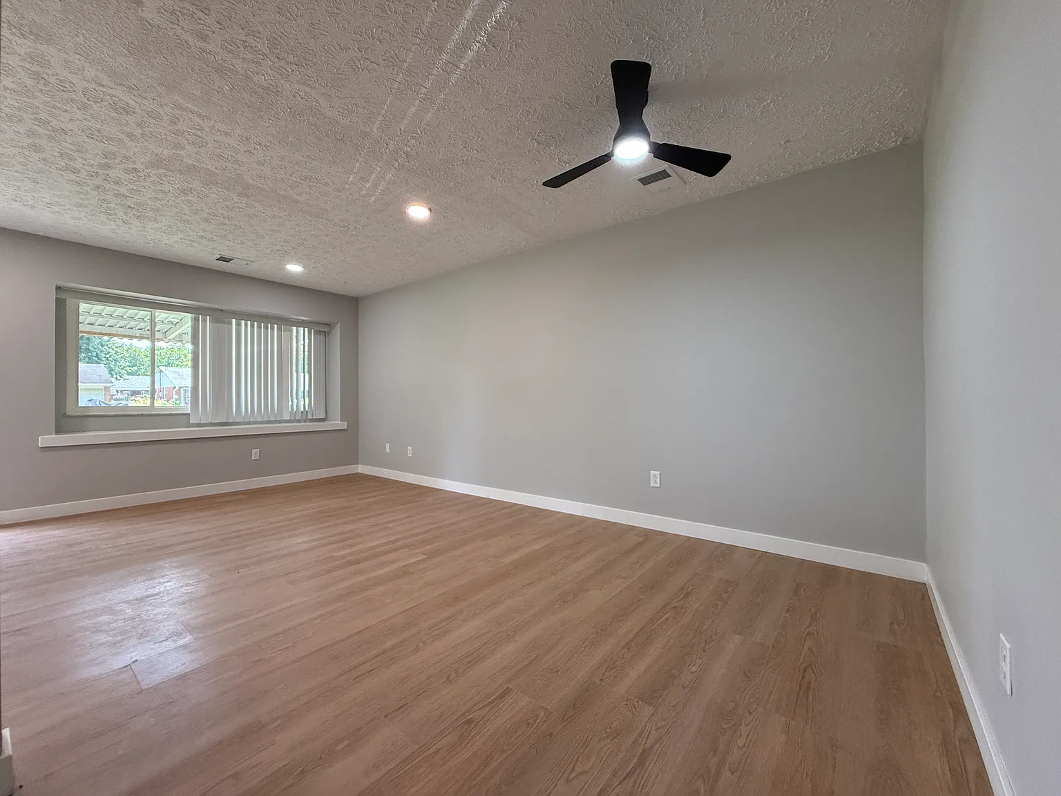 3 bed, 1.5 bath, 1026 sqft, $1,850 — Photo 4