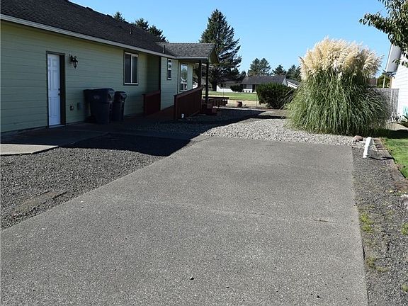 5th image of 207 Octopus Ave NE