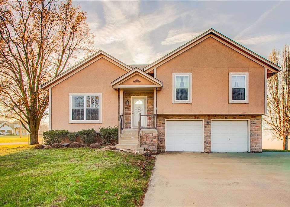 1st image of 202 N Texas St