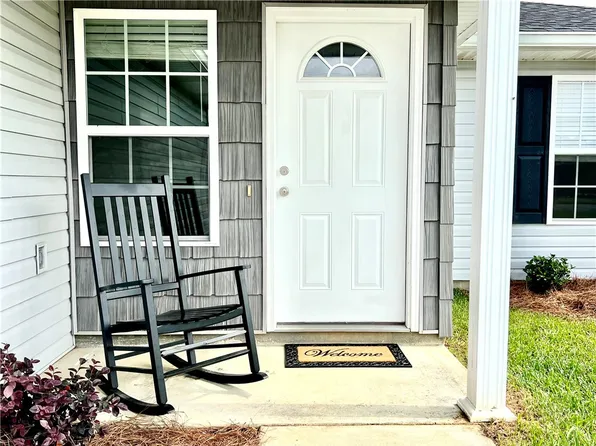 211 Twin Lakes Dr, Baxley, GA 31513