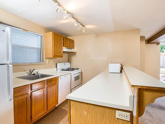 4th image of 2213 Bryant St #A