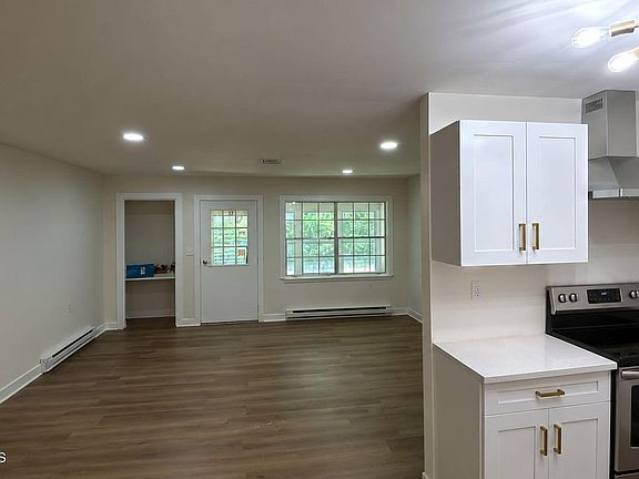 4th image of 1036 Aberdeen Drive #B