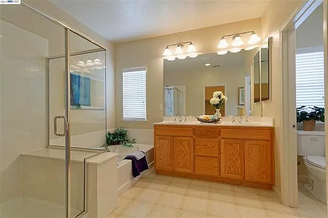 216 Elias Dr — Photo 5