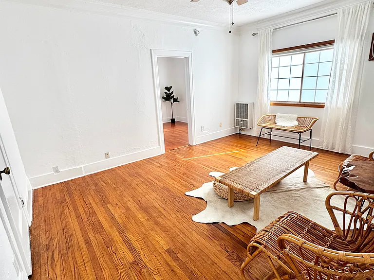 1758 Winona Blvd #3 — Photo 4