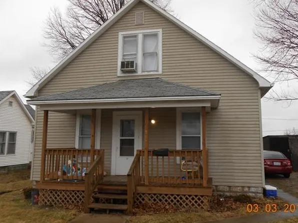 519 Young St, Nokomis, IL 62075