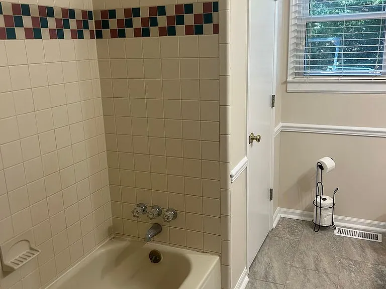 204 Richardson St — Photo 14