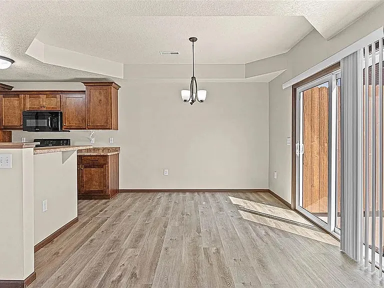 1538 Burr Dr — Photo 4