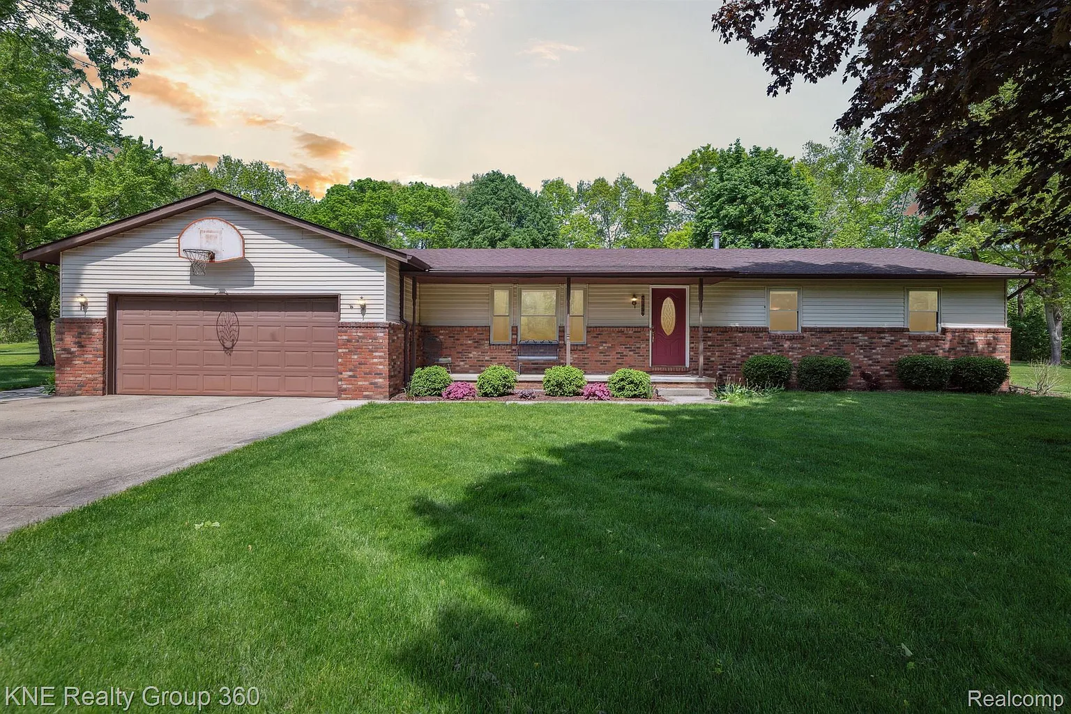 2899 Russell Dr photo 1