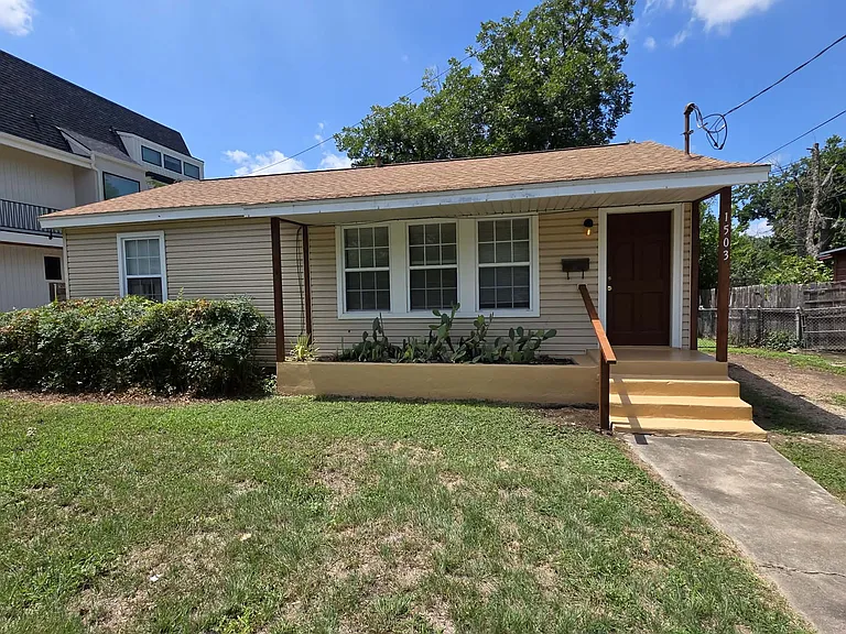 1503 Arcadia Ave — Photo 2
