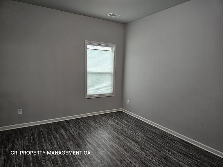 352 Newshaw Dr — Photo 17