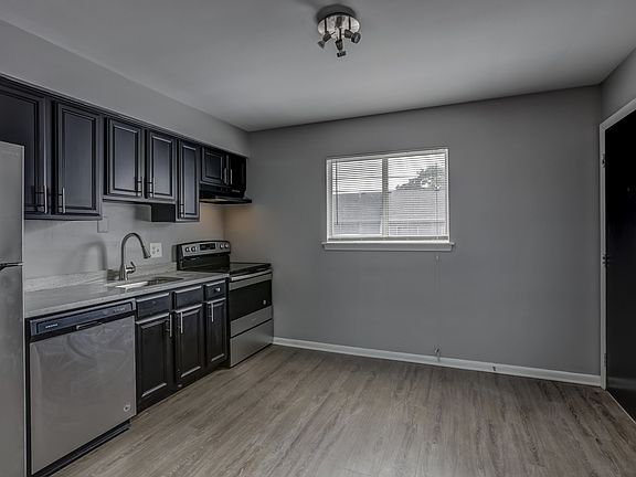 2nd image of 629 W Maple Rd APT 10
