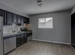 629 W Maple Rd APT 13, Clawson, MI 48017