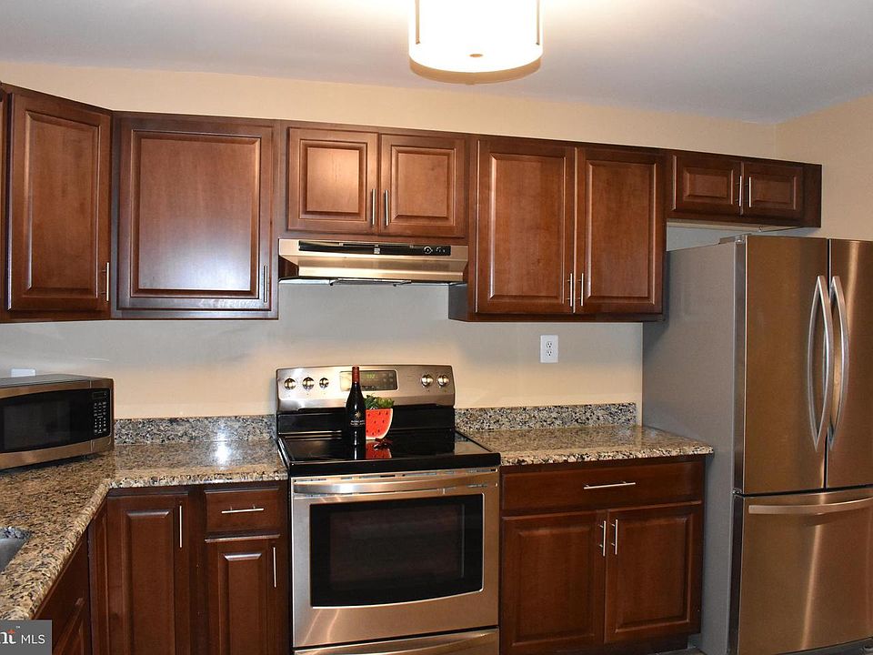 1st image of 1706 Brooksquare Dr Unit 6