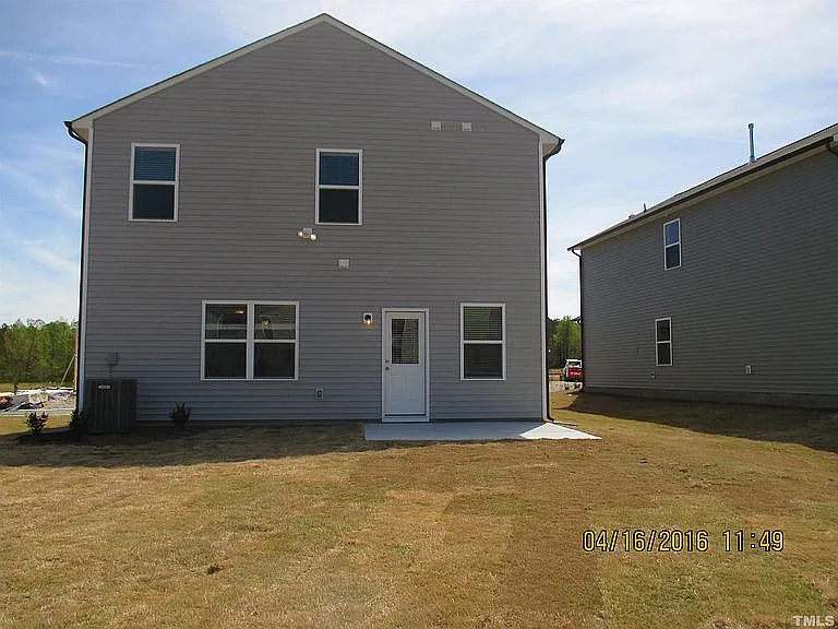 4 bed, 2.5 bath, 2400 sqft, $2,245 — Photo 4