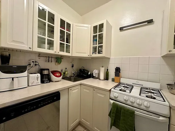 321 E 89th St APT 4G, Manhattan, NY 10128