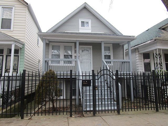 1st image of 8622 S Escanaba Ave