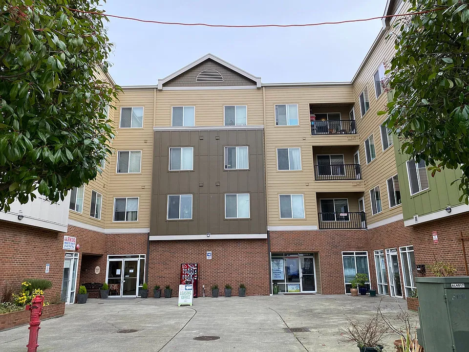 Divine Suites at Downtown Renton