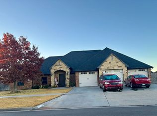 2212 Club House Dr, Weatherford, OK 73096